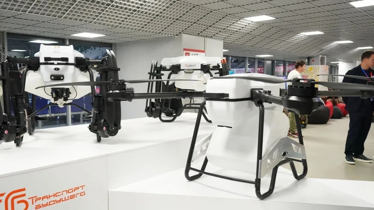 В Самаре губернатор Федорищев принял участие в открытии финала Кубка России по гонкам дронов на форуме «Россия – спортивная держава» В Самаре стартовал финал Кубка России по гонкам...