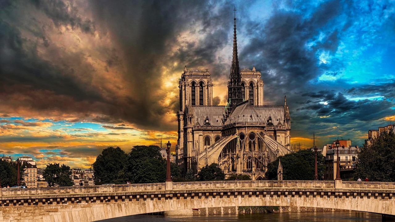 Пятый год подряд Париж назван самым привлекательным городом мира Составлен рейтинг Euromonitor International за ...