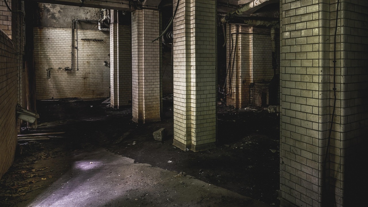 По словам жильцов, обращения в различные инстан...