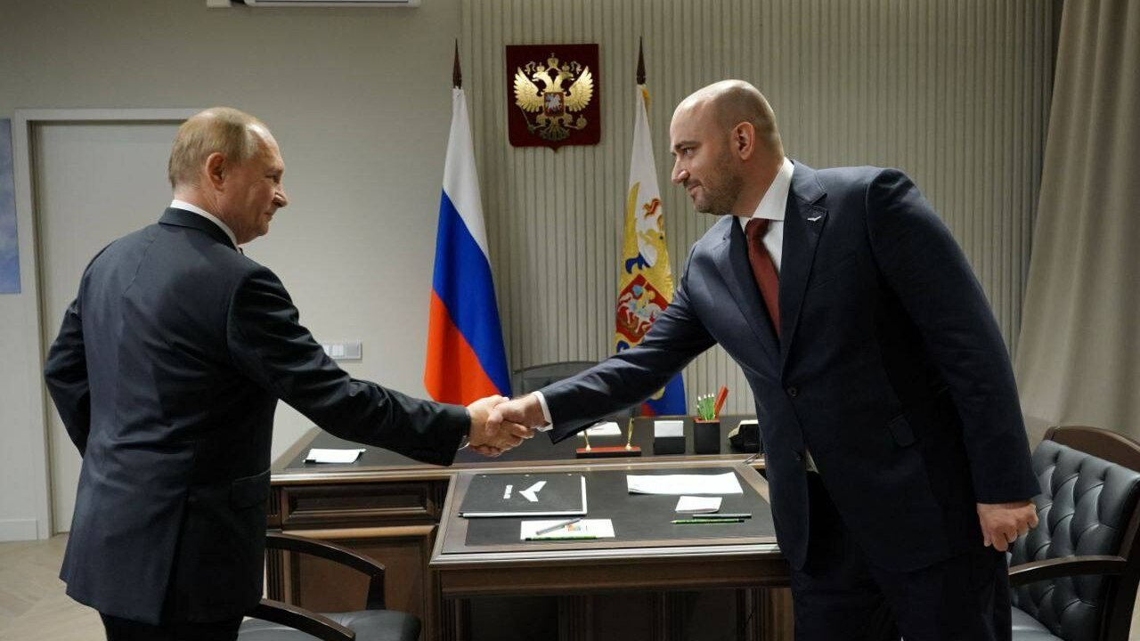 Президент Владимир Путин провел рабочую встречу с губернатором Самарской области Вячеславом Федорищевым Глава государства Владимир Путин сегодня работ...