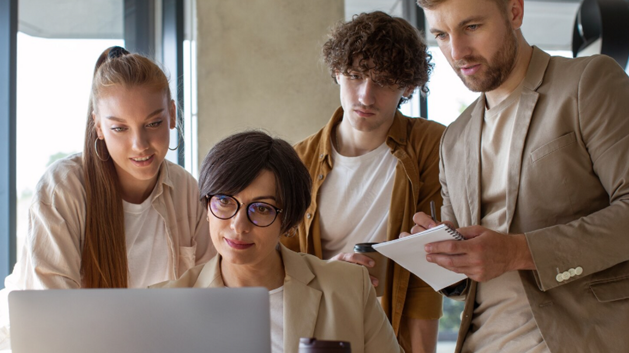 Работающие жители Самары чаще всего связывают т...