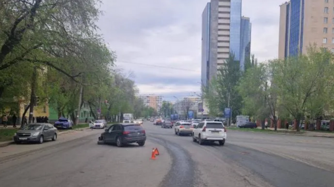 В Самаре около Крымской площади столкнулись две...