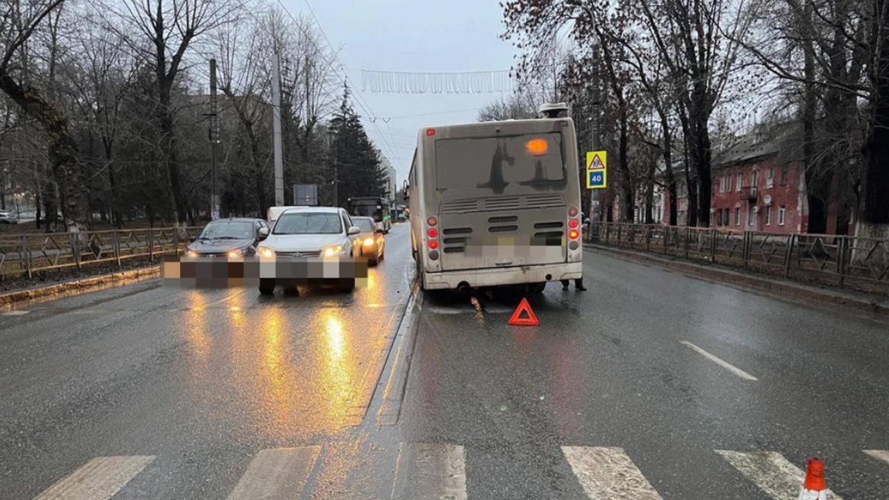 В Самаре автобус № 41 сбил пешехода утром 23 но...