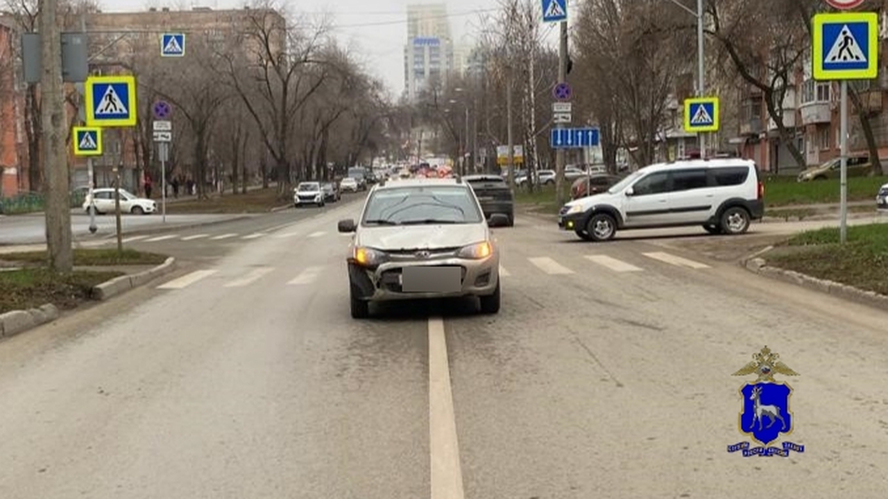 Девушка переходила улицу в неположенном месте и...