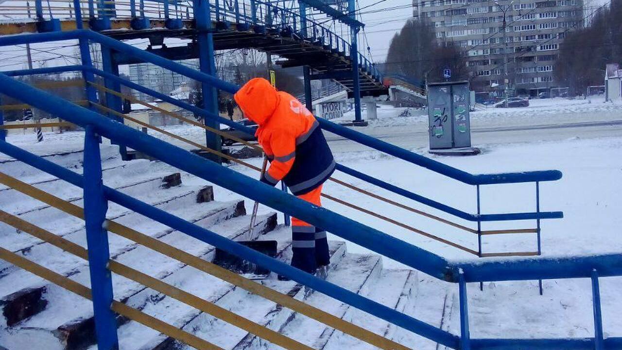 Глава Тольятти поставил задачу победить гололед к утру понедельника Мэр отчитался о работе по ликвидации последстви...