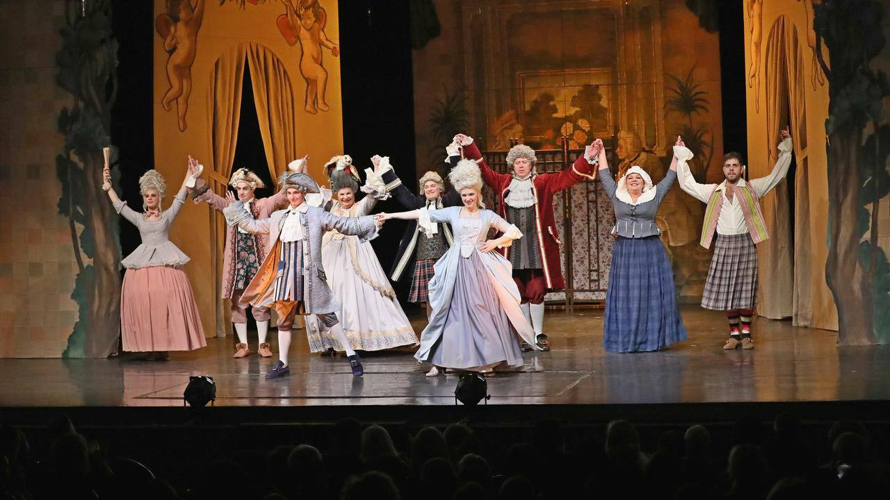 Илья Сухих обещал вернуть театру историческую э...