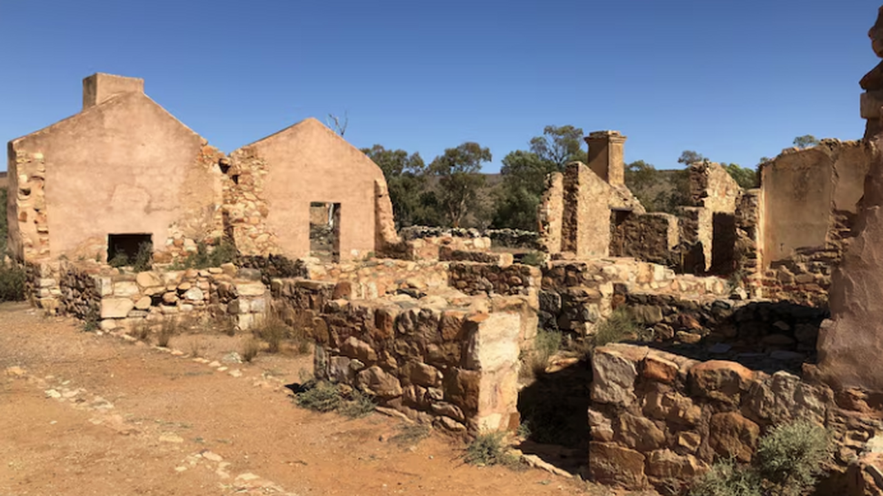 В Гиппосе найден редкий двойной баптистерий и у...