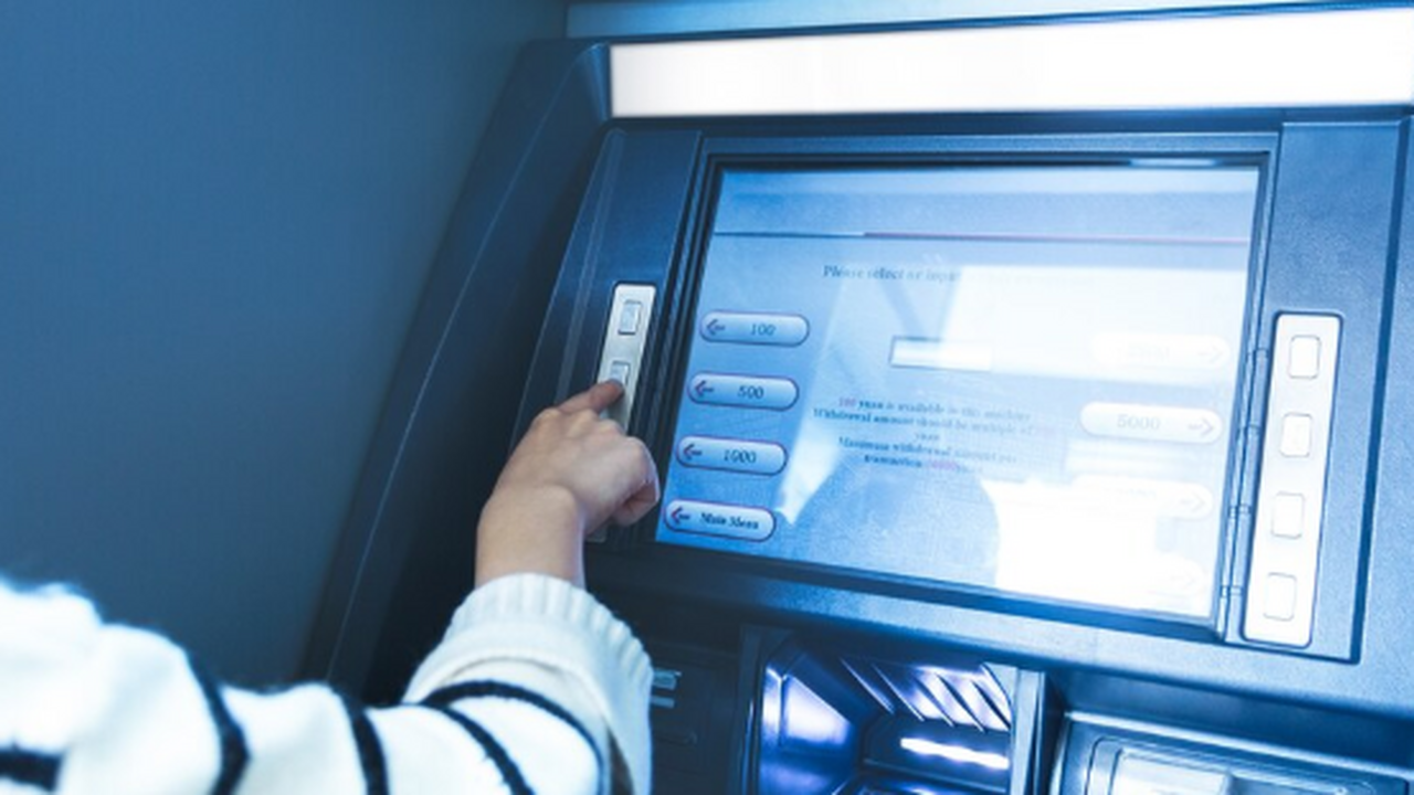 В июне станет невозможно обналичить средства через банкомат: начинает действовать новый закон Снятие наличных в банкоматах может стать затруд...