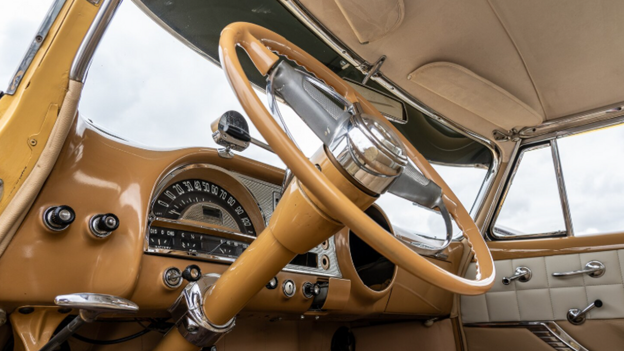 Autonews показал машины лидеров России разных эпох В царской части экспозиции — роскошные Delaunay...