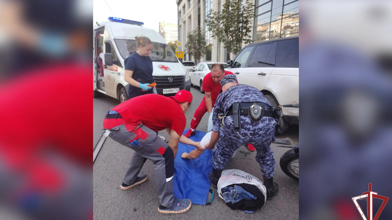 В Самаре росгвардейцы помогли пострадавшему в аварии на Галактионовской До приезда медиков они оказали пострадавшему до...
