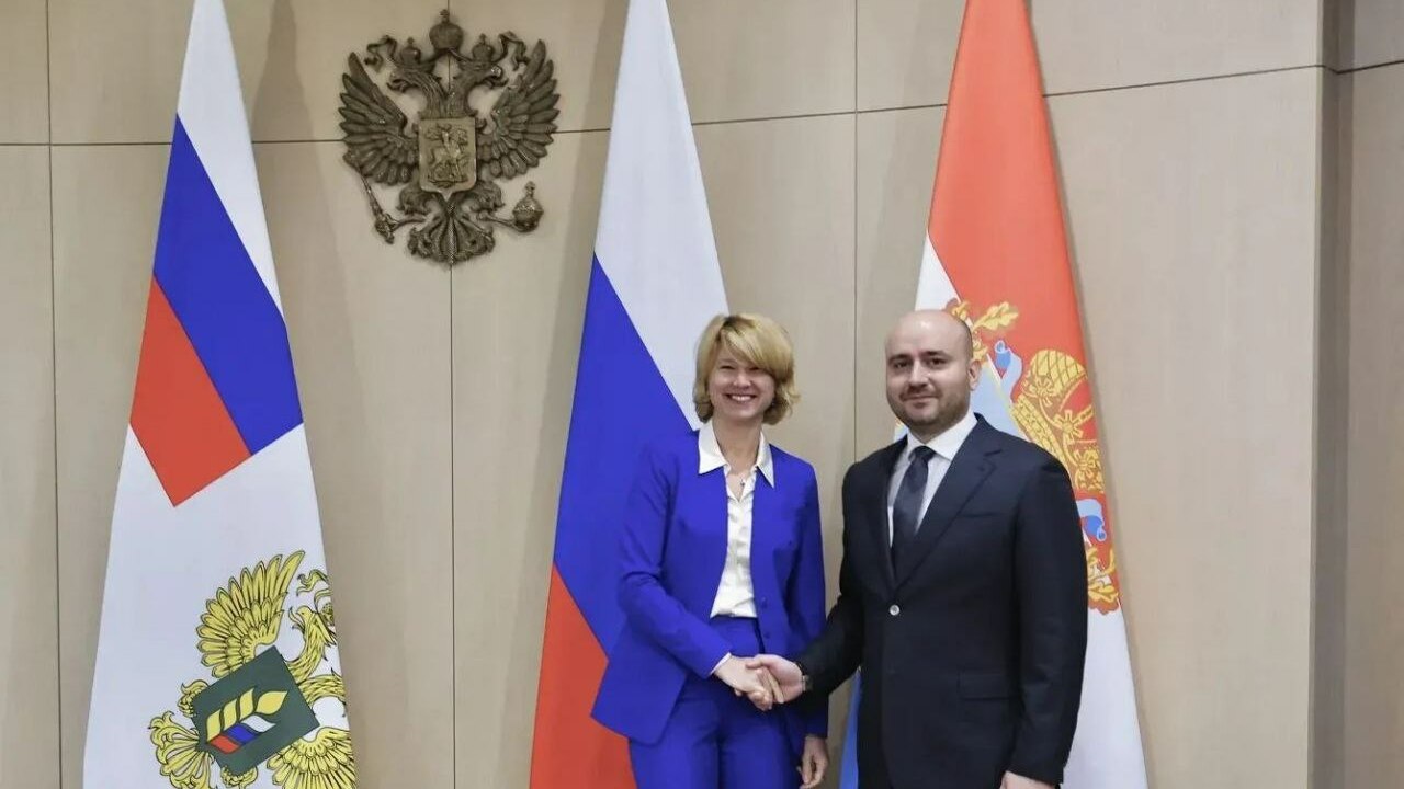 Вячеслав Федорищев и Министр сельского хозяйства РФ Оксана Лут обсудили развитие отрасли в регионе Сегодня, 21 октября, в Москве состоялась встреч...