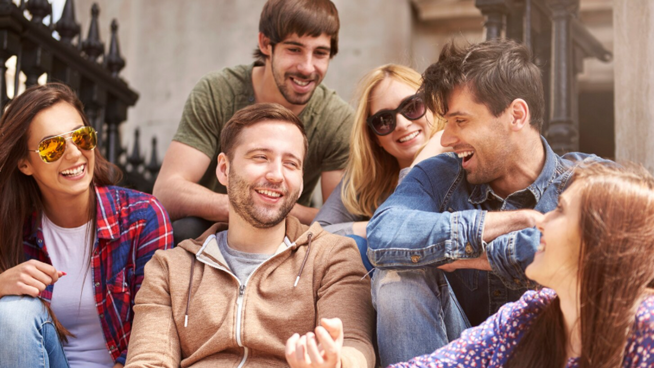 Миллер обратил внимание на роль смеха в профила...