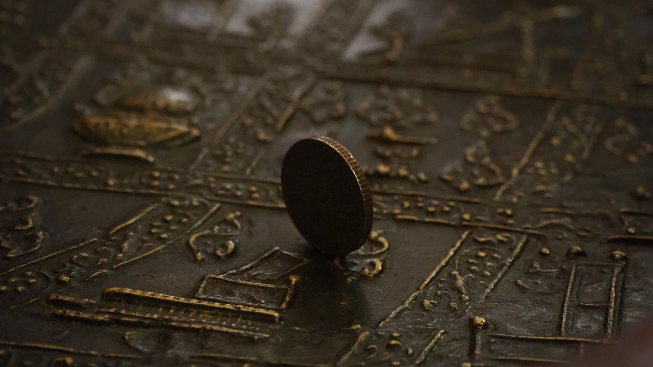 В Старой Ладоге проведены первые за 70 лет масштабные раскопки Среди находок - уникальная русская монета Х века