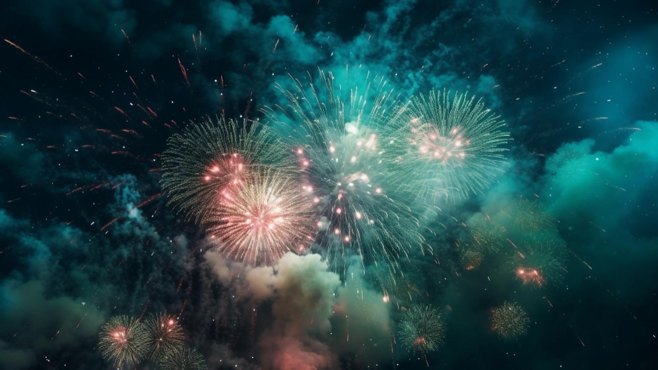 Новогодние штрафы: за шум, гирлянды и фейерверк...