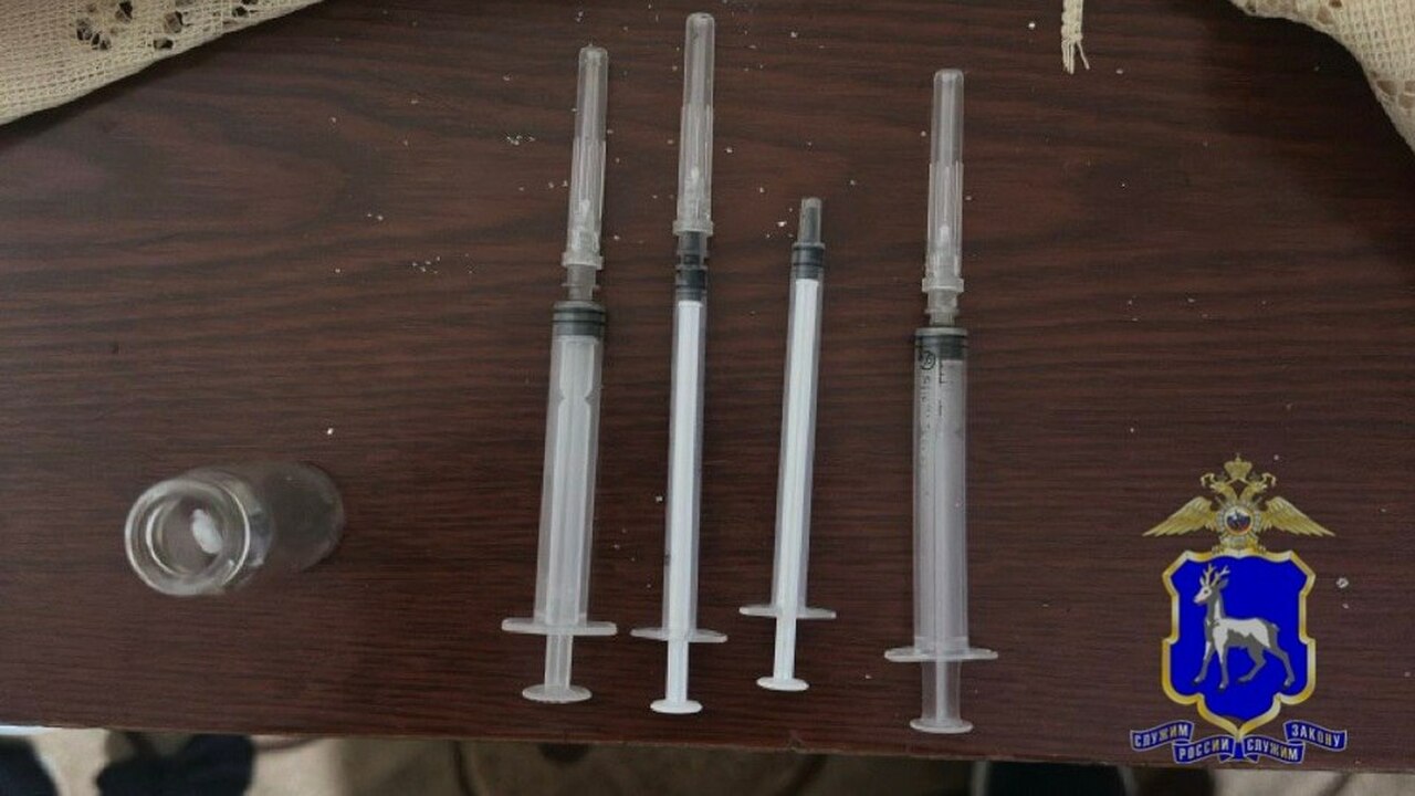 Полиция обнаружила в ее квартиры предметы для у...