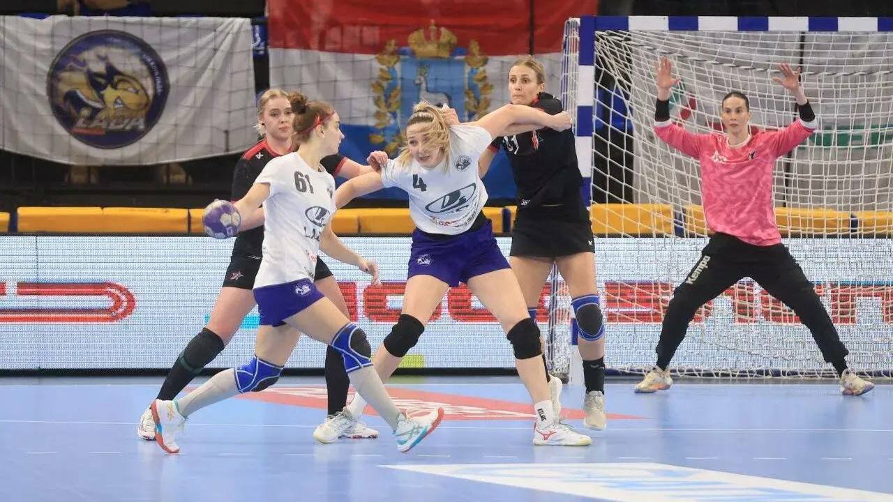 Сегодня "Крылья Советов" сыграют с казанским "Р...