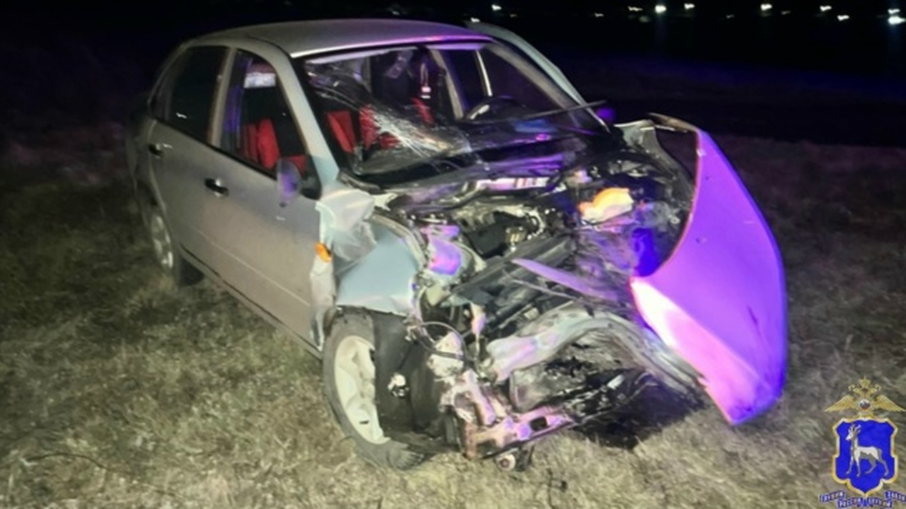 Выезды на встречную полосу стали причиной тяжелых ДТП в Самарской области Аварии произошли в Ставропольском и Шигонском р...