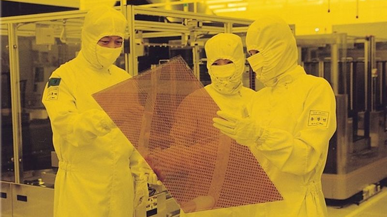 Переоборудование существующих фабрик обходится ...