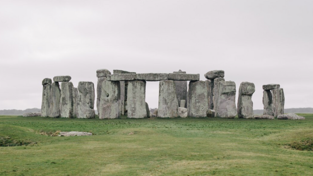 Анализ 700 минералов доказал, что Стоунхендж строили люди, а не ледники Геохимики смогли объяснить процесс доставки мег...