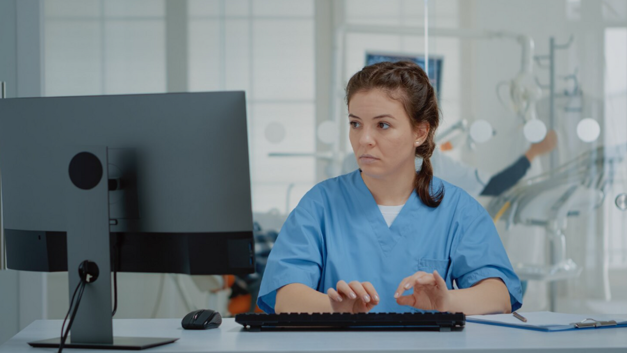 В России могут создать портал для проверки врач...