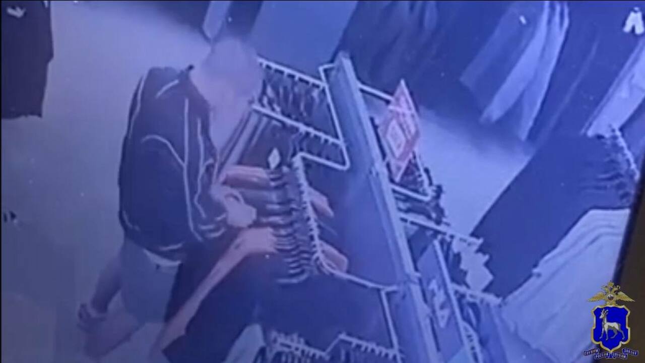 В Самаре житель соседнего региона украл джемпер, чтобы купить еду Он был оперативно задержан сотрудниками полиции...