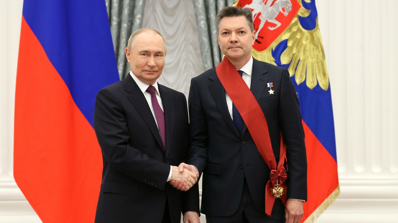 Вячеслав Федорищев поздравил Олега Кононенко с награждением орденом «За заслуги перед Отечеством» І степени Губернатор Вячеслав Федорищев поздравил Олега К...