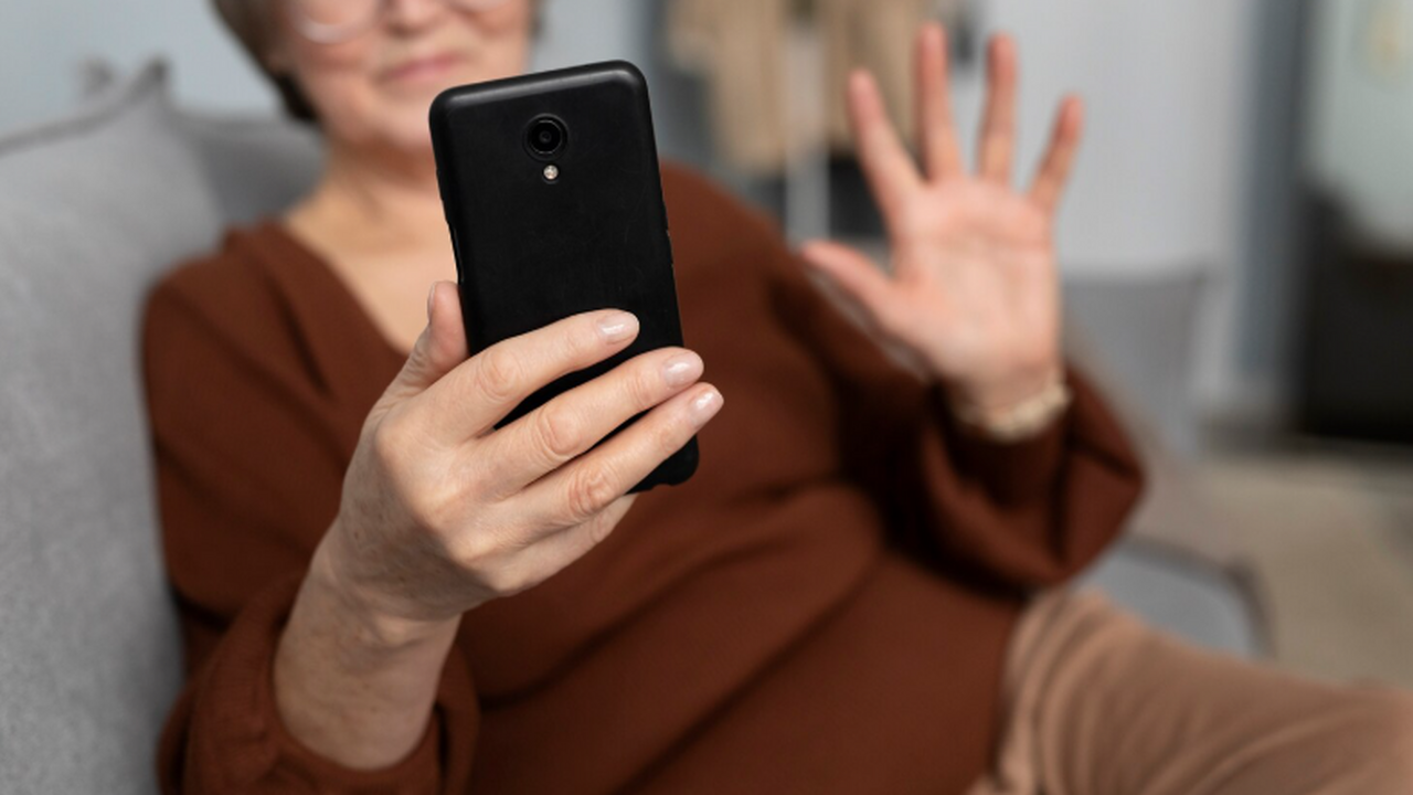 Преступники звонят россиянам и под видом санато...