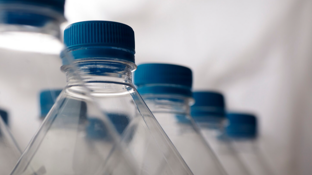 Эксперт: ПЭТ может ухудшать качество алкоголя и менять его вкус Эксперт предупредил о рисках хранения алкоголя ...