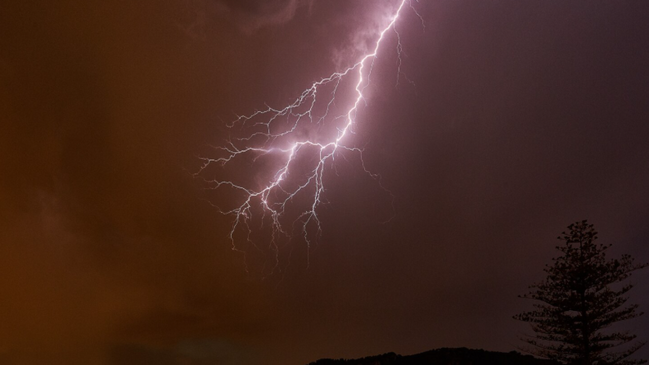 Физики показали, что углеродные молекулы на пов...