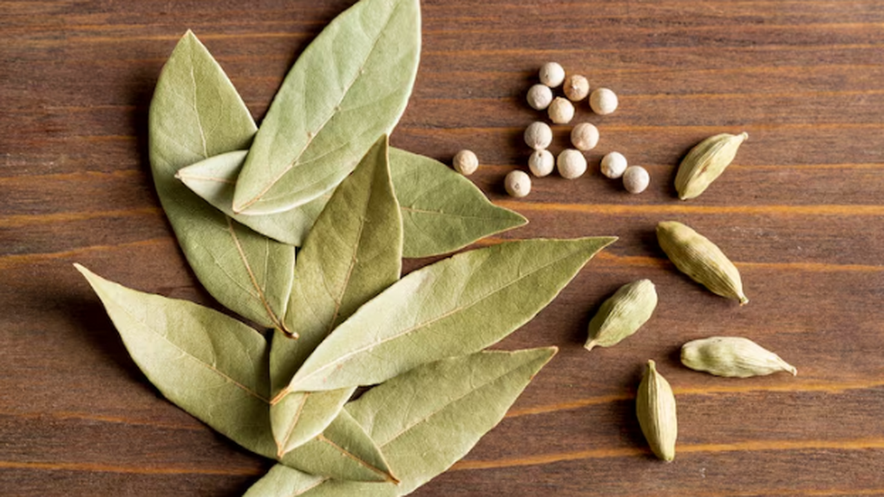 Лавровый лист всегда держу в кошельке - и вам советую: вот как это работает - странно, но эффективно Лавровый лист у нас ассоциируется с супом и пло...