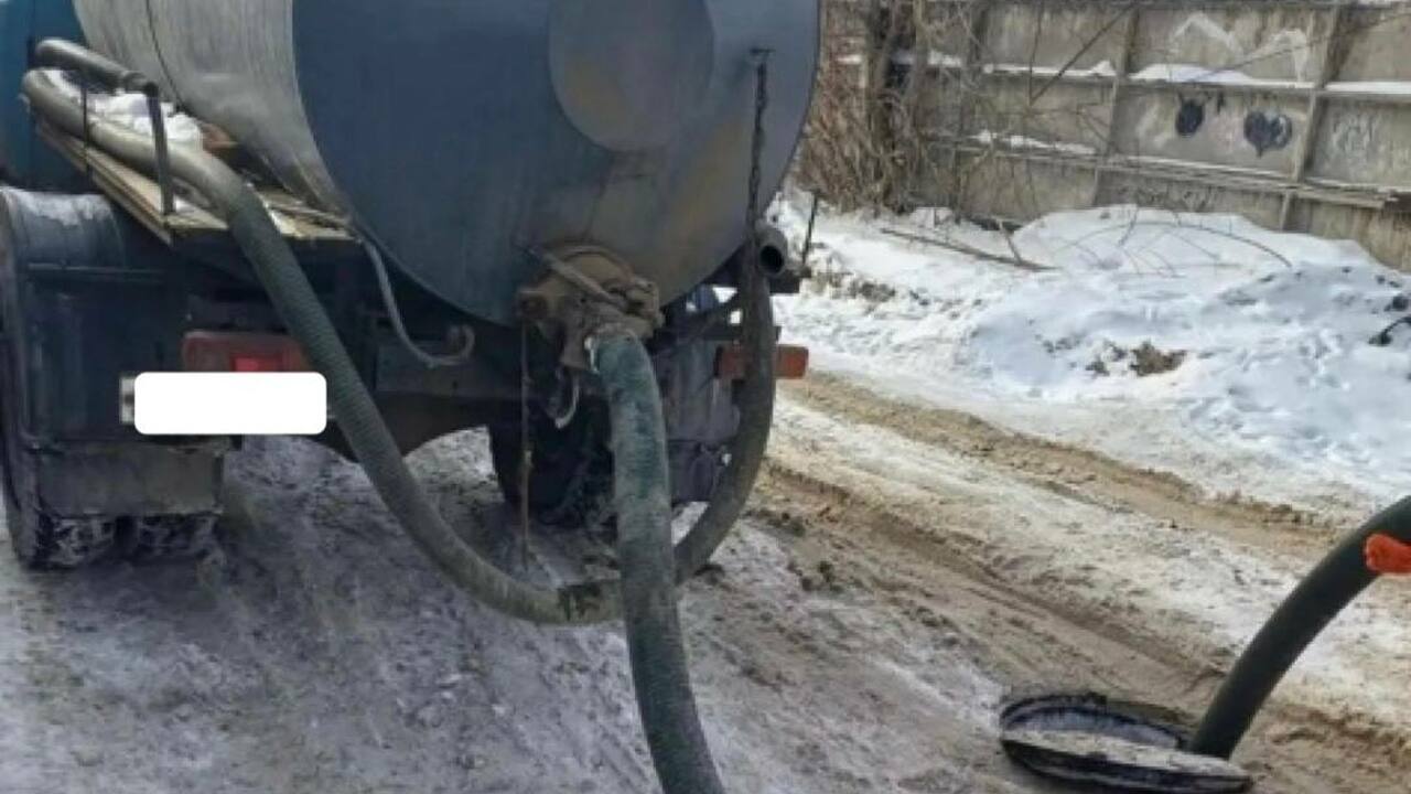 Ассенизаторскую машину обнаружили на территории...