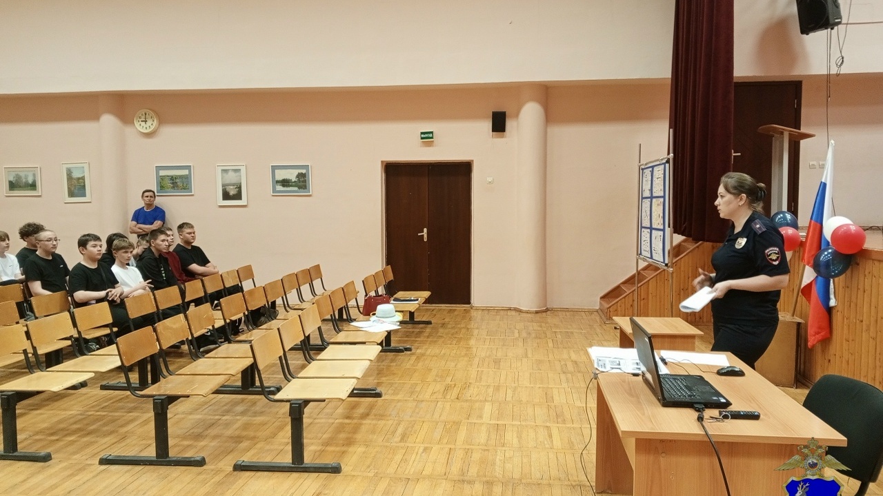 Полицейские Клявлинского района провели беседу со школьниками Встреча была посвящена профилактике экстремизма...