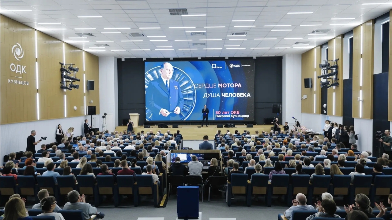 Губернатор Вячеслав Федорищев вручил награды лу...