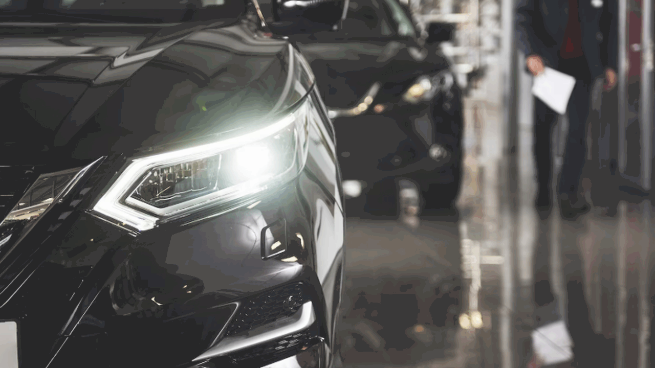 Машины в России теряют до половины стоимости за...