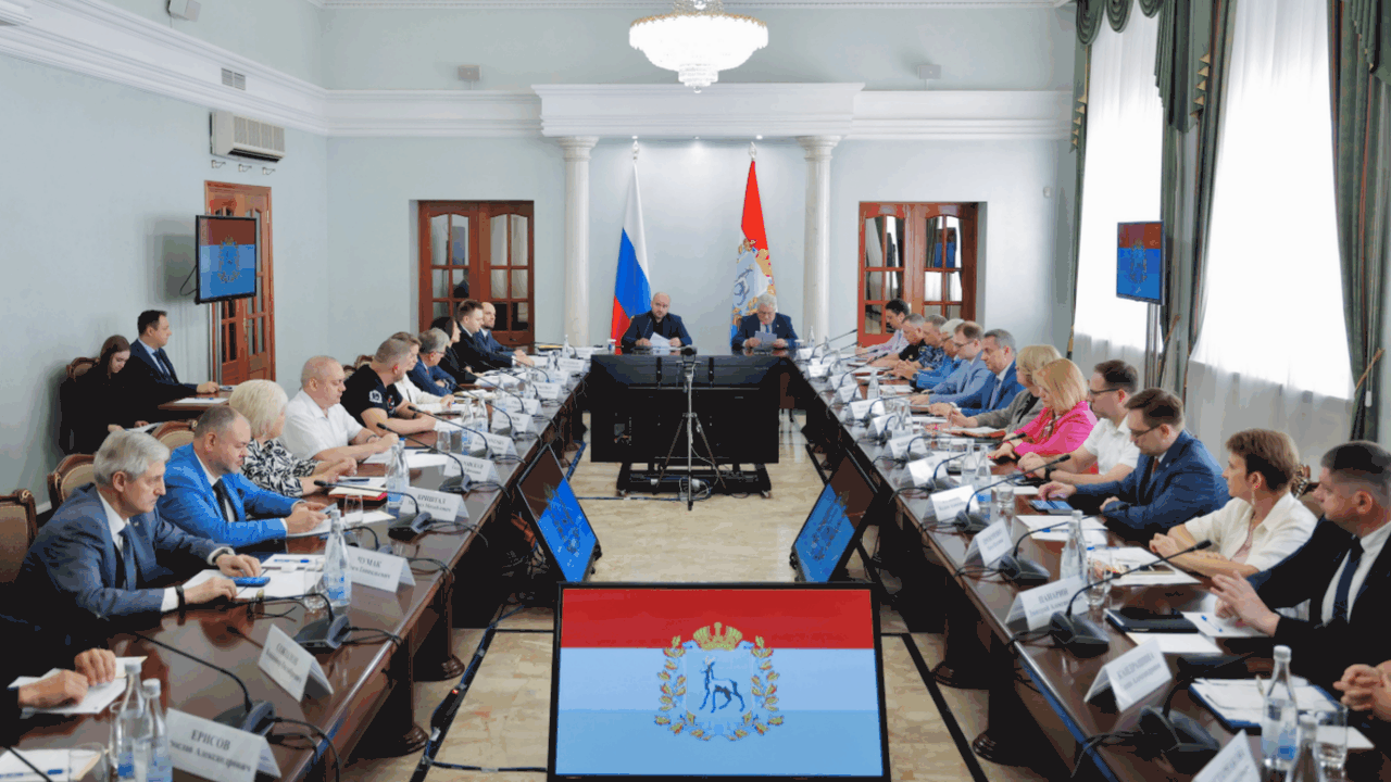 Губернатор Самарской области Вячеслав Федорищев...