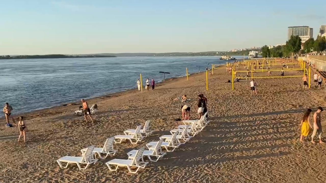 При этом подготовка пляжей к летнему сезону еще...