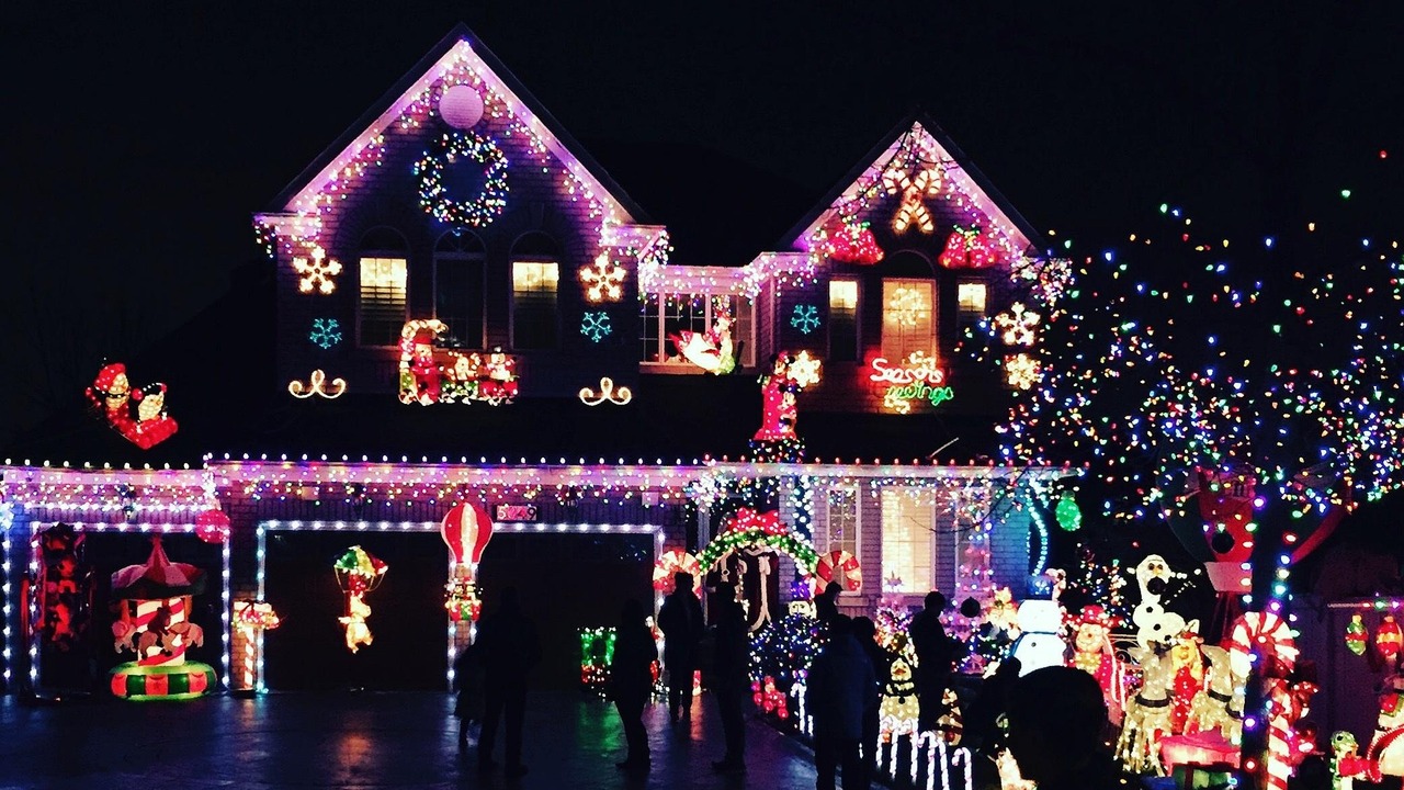 Как украсить дом к Новому году без риска получить штраф от властей Штрафы предусматриваются за нарушение правил по...