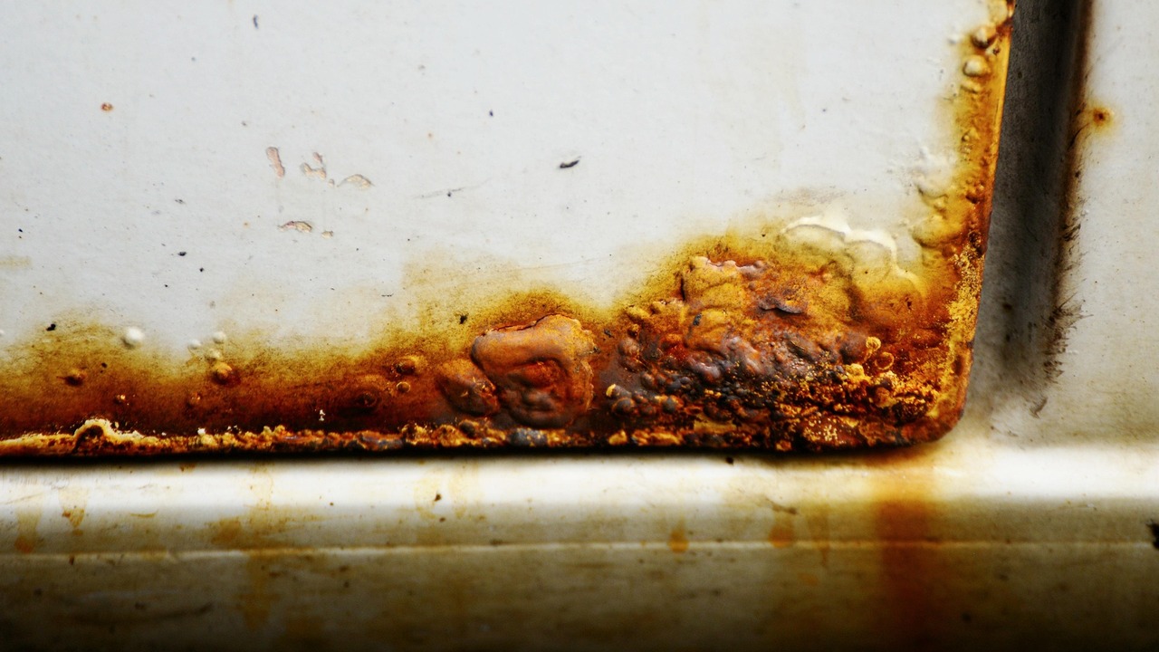 Житель Архангельска в период гарантии обнаружил...