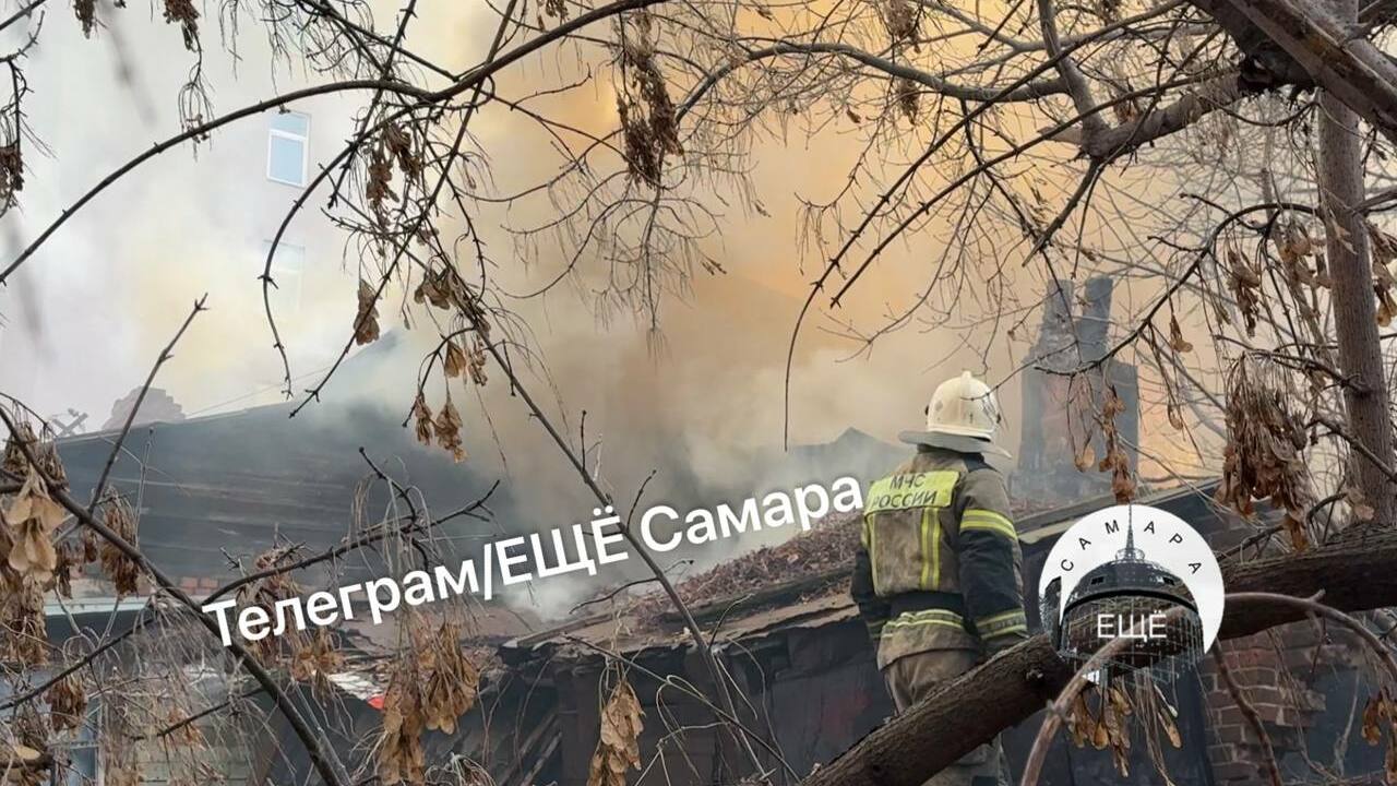 Пожар на Никитинской вызвал временные ограничения движения в Самаре Загорелся двухэтажный расселенный дом