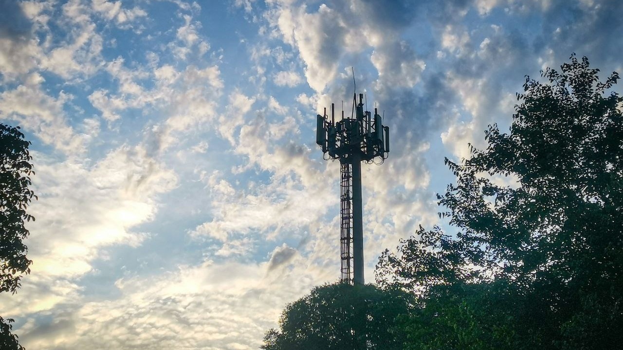 МТС накрыла сетью 4G городской парк Кинеля на озере Ладное МТС вывела в эфир новую базовую станцию в город...