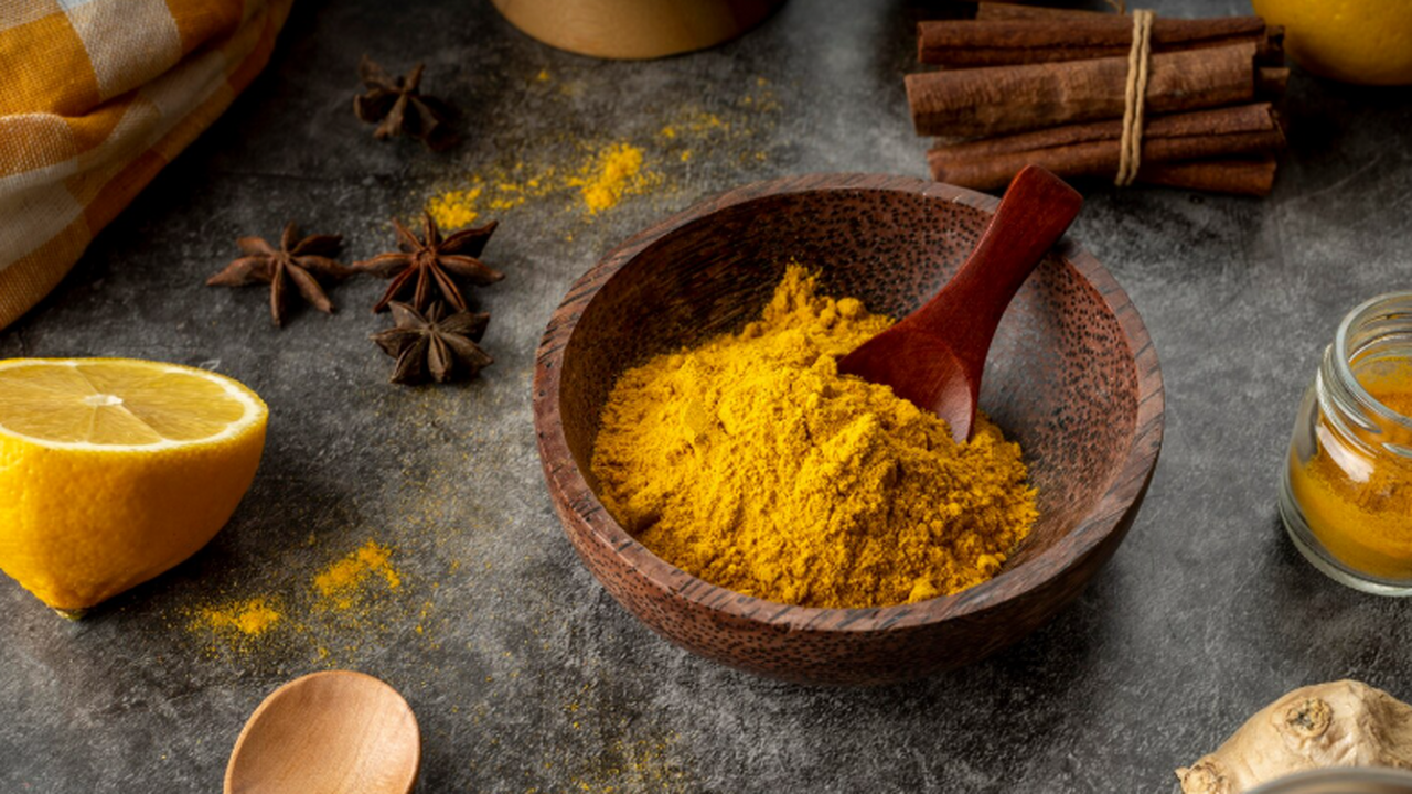 Российские ученые изучили куркумин с наночастицами для создания нанопрепаратов ИТЭБ РАН изучил сочетание куркумина и цериевых ...