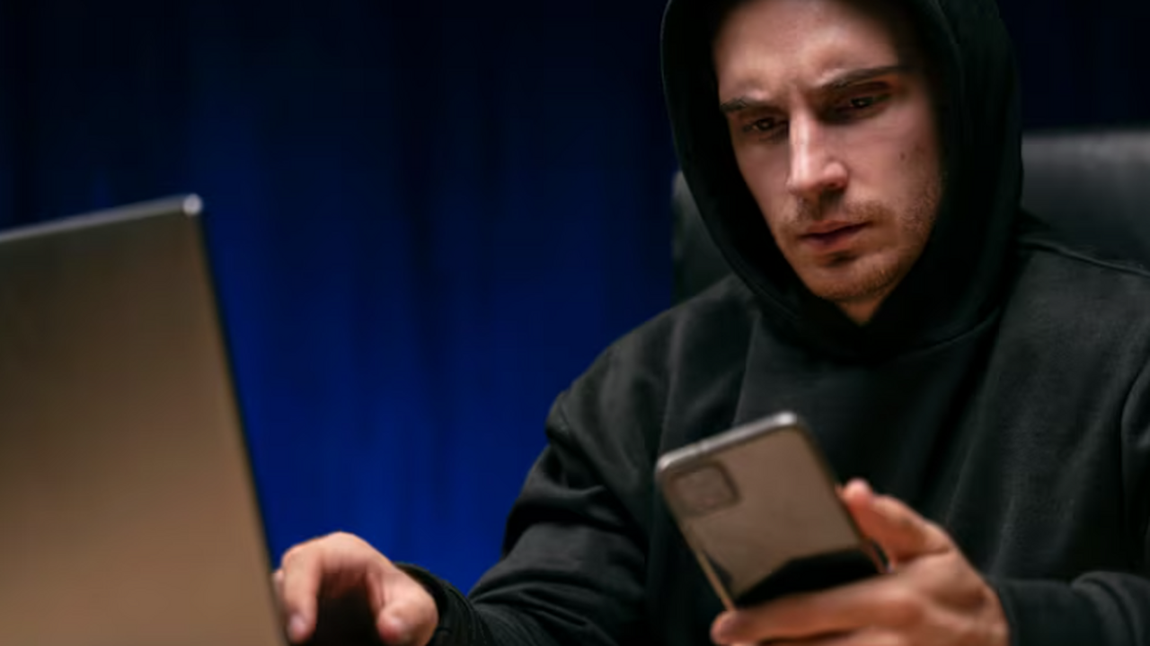 Для защиты от мошенников гражданам важно не тол...