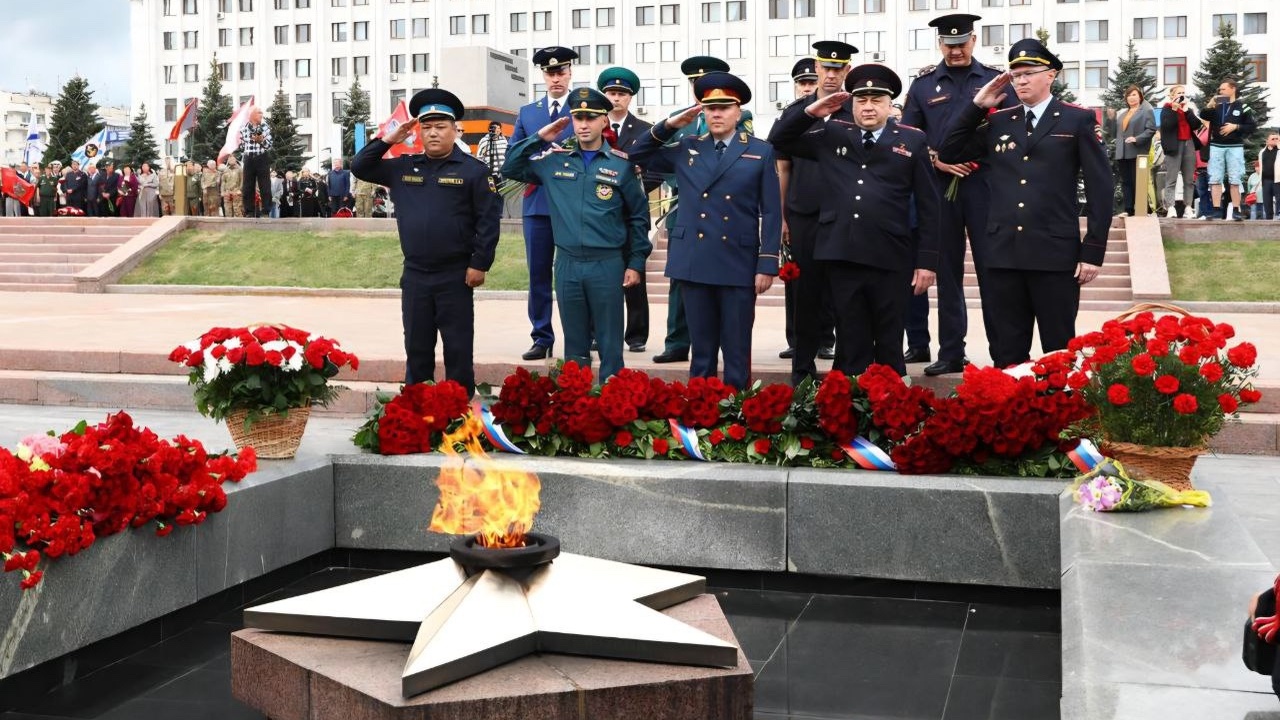 День, который нельзя забыть: как город встретил рассвет 22 июня В День памяти и скорби, 22 июня, на самарской п...