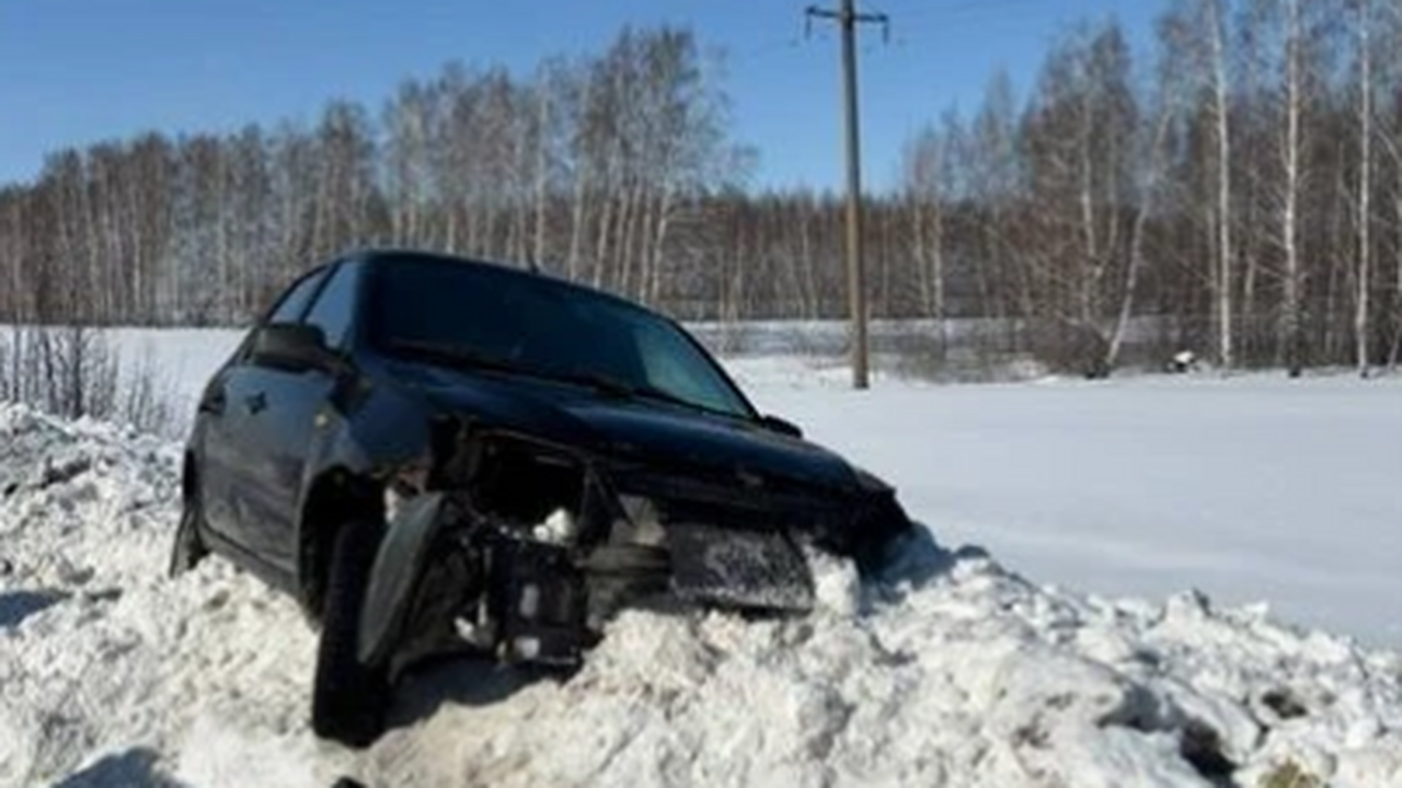 Пострадавшего водителя госпитализировали с мест...