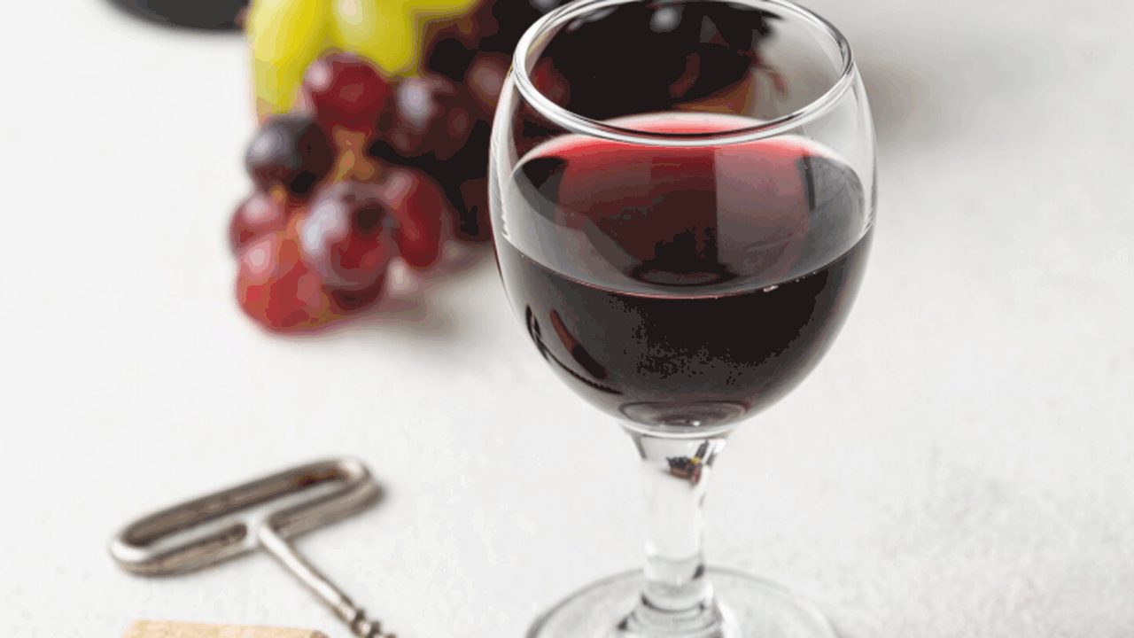 Врач Шишонин рассказал, почему красное вино не ...