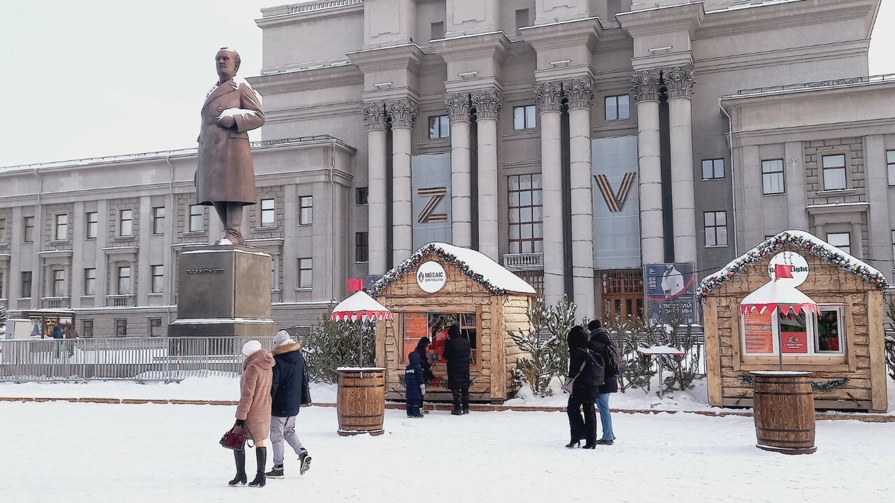 Площадь Куйбышева продолжает функционировать в ...