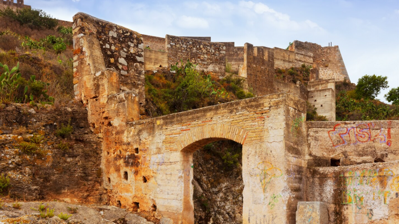 Археологи обнаружили остатки крупного укреплённ...