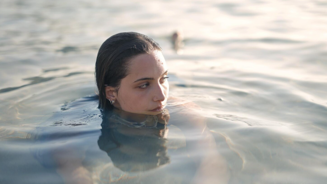 Краткие погружения в холодную воду способны улучшать настроение Исследование Чичестерского университета показал...