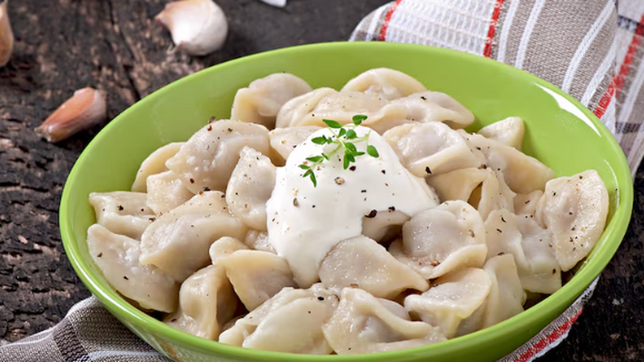 Кидаю 2 щепотки в фарш — и пельмени вкуснее, чем у шеф-повара: простой трюк для гурманов Пельмени «как в лучшей столовой» — это точные п...