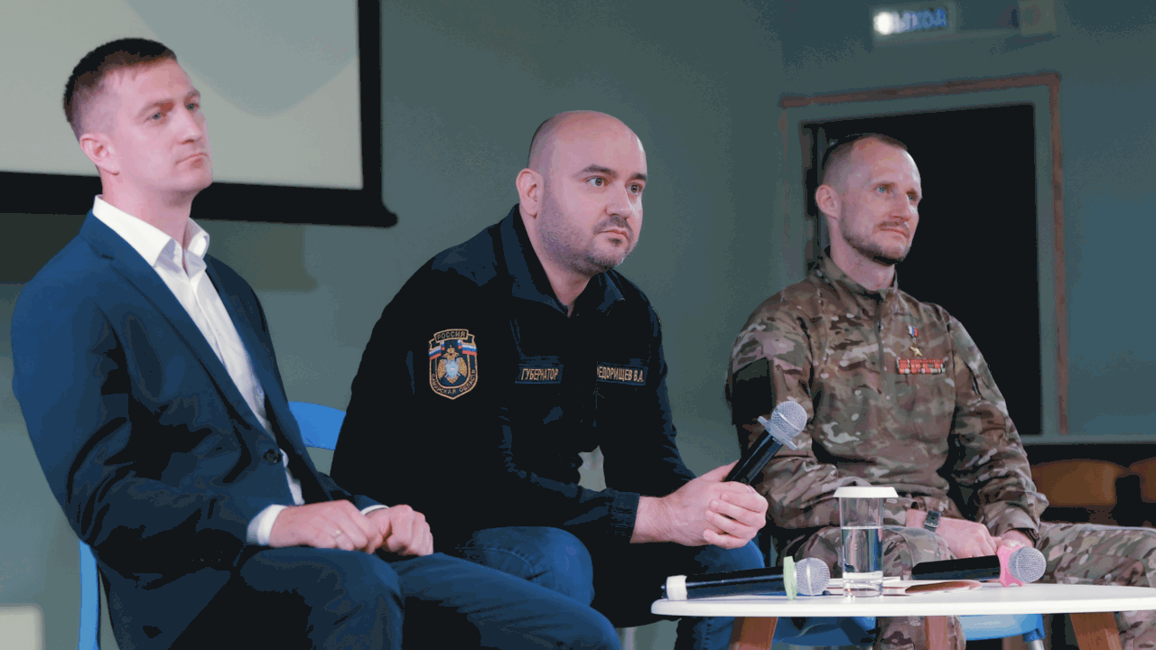Губернатор Самарской области Вячеслав Федорищев...